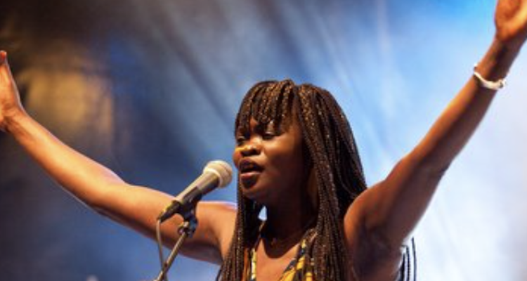 chronique-le-souffle-eternel-de-macire-sylla-une-legende-silencieuse-mais-inoubliable
